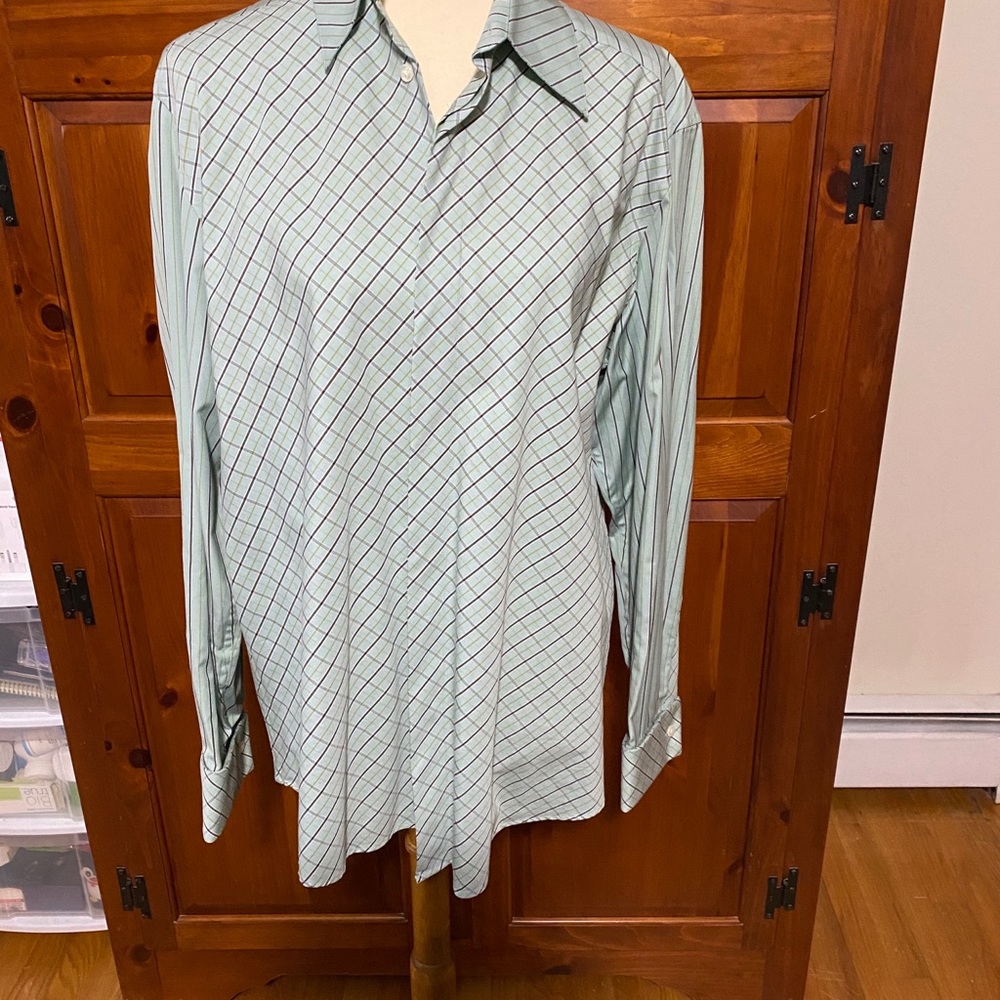 Like new Men’s modern fit shirt